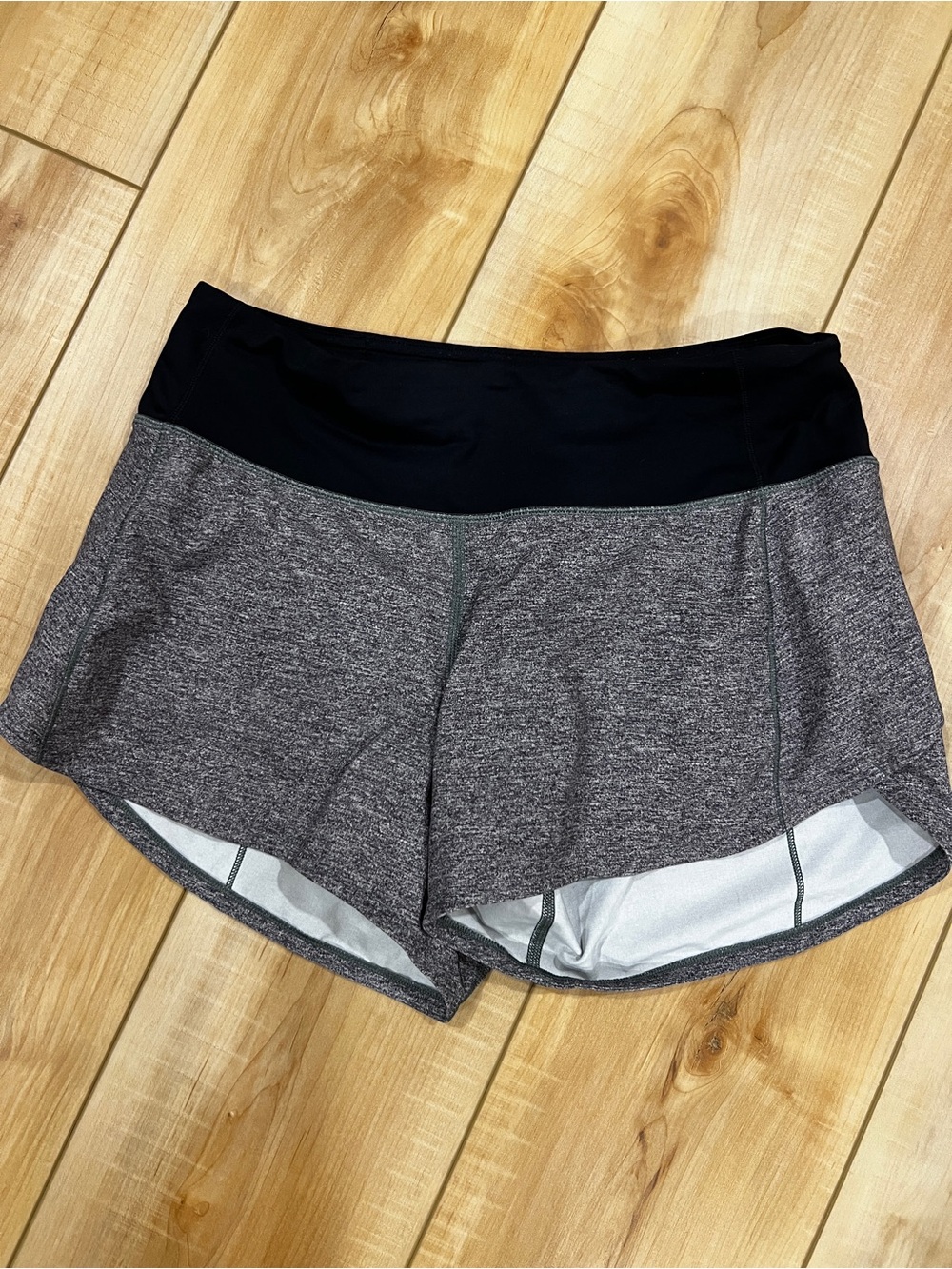 Lululemon Speed Up Shorts  Women’s 4T Heathered Grey